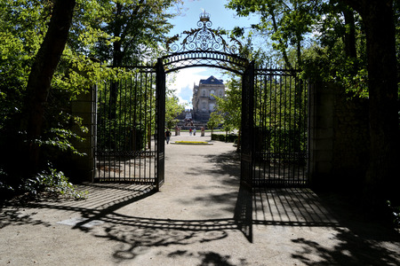 Palace, garden and flowers in foreground. La Granja de San Ildefonso, Segovia, Spainのeditorial素材