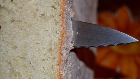 cutting bread, close upの写真素材