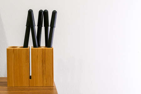 5 black pen in wooden pet potの写真素材