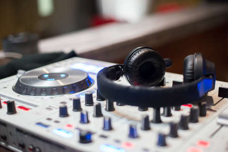 DJ headphone on turn table mixingの写真素材