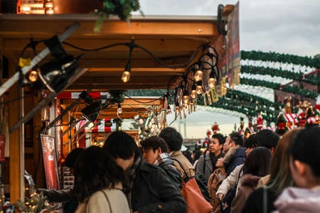 People Buying Food at the Yokohama Red Brick Warehouse, Christmas Market, Japanのeditorial素材