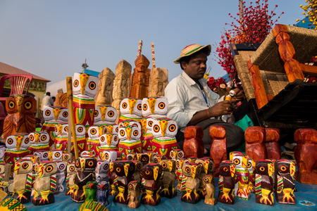 KOLKATA, INDIA - DECEMBER 7: An Indian craftsman creates colorful handicraft toys for sale during the annual State Handicrafts Expo 2014 on December 7, 2014 in Kolkata, West Bengal, India.のeditorial素材