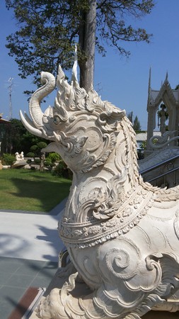 Kodchasri is a lion with tusks and a trunk like an elephant statues made of cement, sand and special ingredients. Designed and sculpted by skilled technicians. Thailand is an art class Kodchasri eyes made of Crystal Ballのeditorial素材