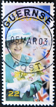 GUERNSEY - CIRCA 2003  A stamp printed in Guernsey shows Queen Elizabeth II, circa 2003 のeditorial素材