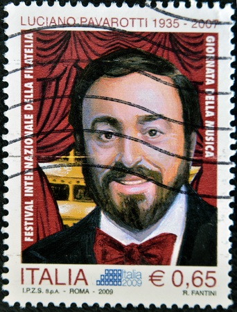 ITALY - CIRCA 2009: A stamp printed in Italy shows Luciano Pavarotti, famous tenor, circa 2009 のeditorial素材
