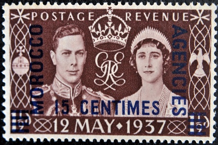 UNITED KINGDOM - CIRCA 1937: A stamp printed in Great Britain showing an image of the coronation of George VI with queen Elizabeth, circa 1937. のeditorial素材