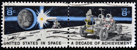 UNITED STATES OF AMERICA - CIRCA 1971: A stamp printed in USA dedicated to United States in Space, A decade of achievement, circa 1971のeditorial素材