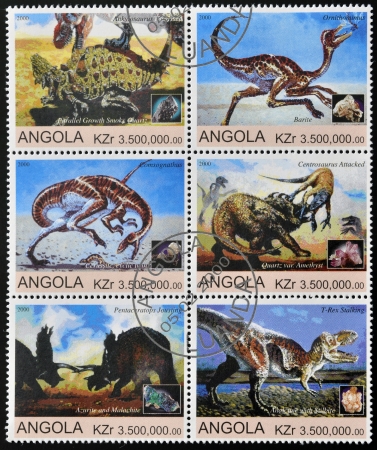 ANGOLA - CIRCA 2000: A collection stamp printed in Angola shows a collection of six stamps of dinosaurs, circa 2000. のeditorial素材