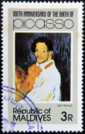 MALDIVE ISLANDS - CIRCA 1981: stamp printed in Malldives Islands shows self portrait by Pablo Ruiz Picasso, circa 1981のeditorial素材