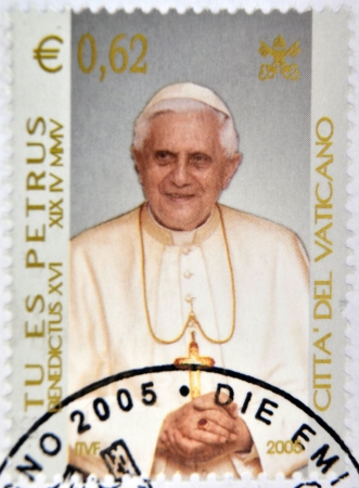 VATICAN - CIRCA 2005: A stamp printed in Vatican shows Pope Benedict XVI, Tu es Petrus, circa 2005のeditorial素材