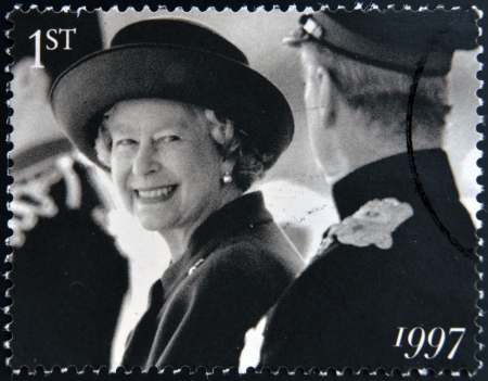 UNITED KINGDOM - CIRCA 1997: A stamp printed in Great Britain shows shows Queen Elizabeth II, circa 1997. のeditorial素材