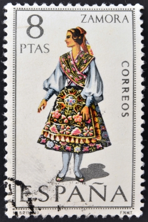 SPAIN - CIRCA 1971: A stamp printed in Spain dedicated to Provincial Costumes shows a woman from Zamora, circa 1971の写真素材