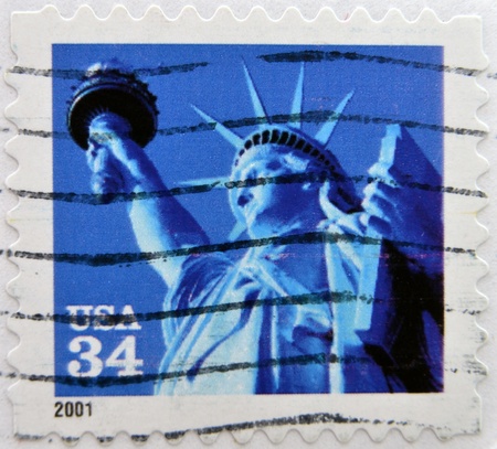 UNITED STATES OF AMERICA - CIRCA 2001: A stamp printed in USA shows Statue of Liberty, circa 2001 のeditorial素材