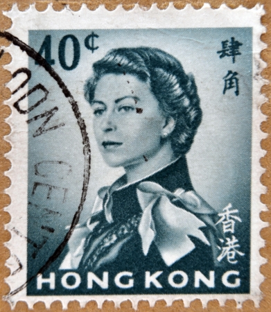 HONG KONG - CIRCA 1972: A stamp printed in Hong Kong shows Queen Elizabeth II, circa 1972 のeditorial素材