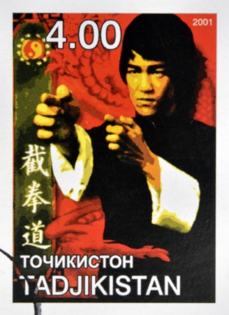 TADJIKISTAN - CIRCA 2001: A stamp printed in Tadjikistan showing Bruce Lee, circa 2001 のeditorial素材