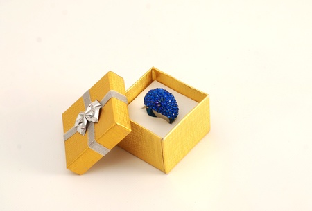 blue ring in boxの写真素材