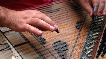 Playing Kanun, a Turkish instrumentの写真素材