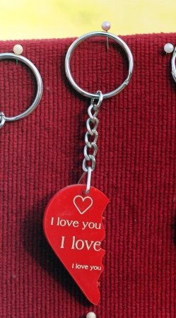    broken heart     key holder                       の写真素材