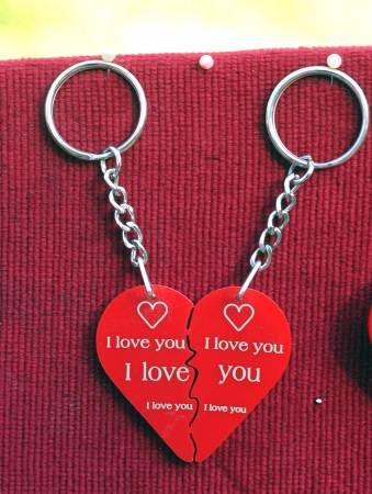 broken heart     key holder                              の写真素材