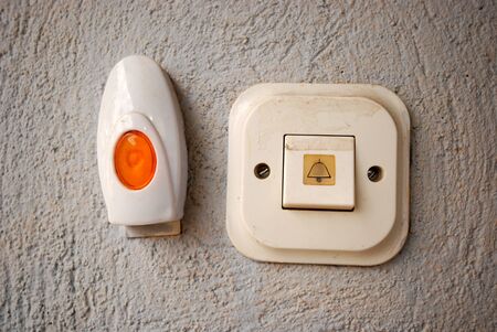 picture of a Two different door bells