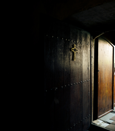 picture of a cross on a wooden church doorの写真素材