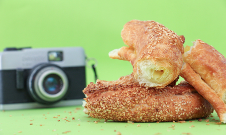 picture of a Turkish bagel simit on green