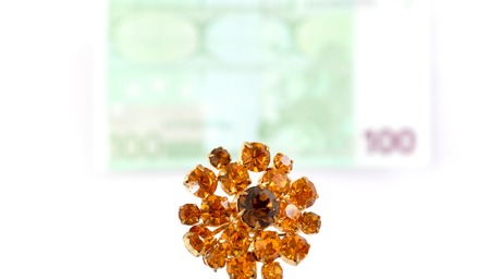 image of an old used vintage brooch,bijouterie,の写真素材