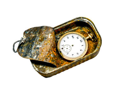vintage pocket clock in a open rusty fish canの写真素材