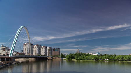 Bridge over Ishim with park timelapse with the transport and clouds on the background. City skyline. Central Asia, Kazakhstan, Astana 4Kの写真素材