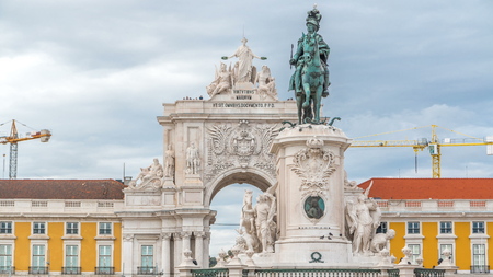 Triumphal arch at Rua Augusta and bronze statue of King Jose I at Commerce square  in Lisbon, Portugal. Cloudy sky. After the great 1775 Lisbon earthquake earthquake the square was completely remodeled.のeditorial素材