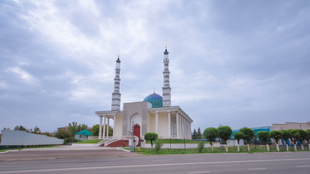 Main mosque with high minarets in Uralsk timelapse hyperlapse. Mosque against the blue sky. A beautiful architectural structure. Kazakhstanの写真素材