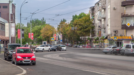 Traffic on intersection of Trinkler and Mayakovsky street near Sumskoy market, Kharkov city timelapseの写真素材
