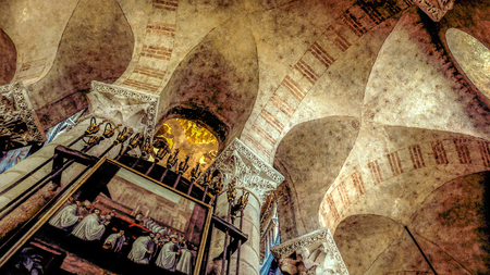 The largest Romanesque church in France, this monumental church is listed as World Heritage status by UNESCOのeditorial素材