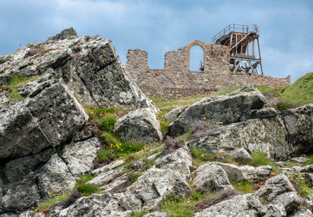 UNESCO World Heritage Site,part of a group of disused mines in the area,on a calm summer day.On the dramatic north Cornish coast,a popular holiday,tourist and clifftop walks destination.のeditorial素材
