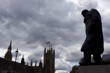 Silhouette of Churchill and Houses of Parliament, Westminsterの写真素材