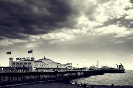 Dark clouds above Brighton Pierのeditorial素材