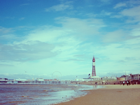 Blackpool Tower, with North Pierのeditorial素材