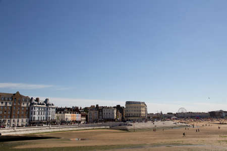 MARGATE, UK-August 8: Visitors on Margate beach in Britain. Margates main sands have been awarded a blue flag for high standards. August 8, 2015 Margate, Kent UKのeditorial素材
