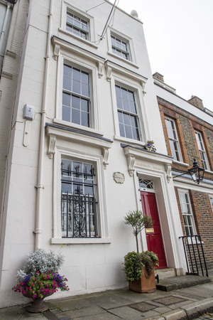 LONDON, UK - SEPTEMBER 1, 2018. Cardinals Wharf with plaque stating it is where Sir Christopher Wren lived during the building of St Paulâs Cathedral recently disproved. London, England, UK, September 1, 2018.のeditorial素材