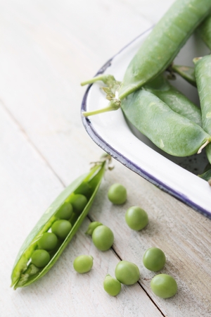fresh garden peas in podの写真素材