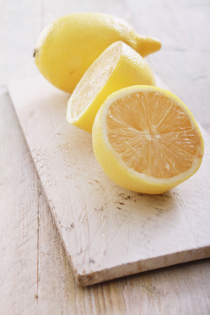 fresh sliced lemons on chopping boardの写真素材