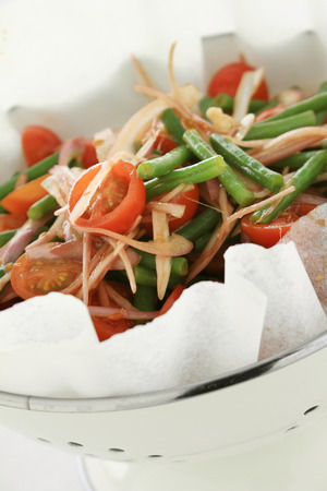 healthy green french bean salad with tomato and onionの写真素材