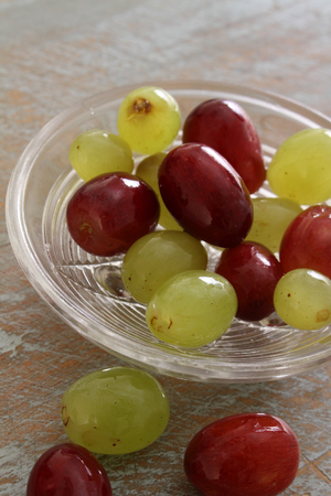red and green grapesの写真素材
