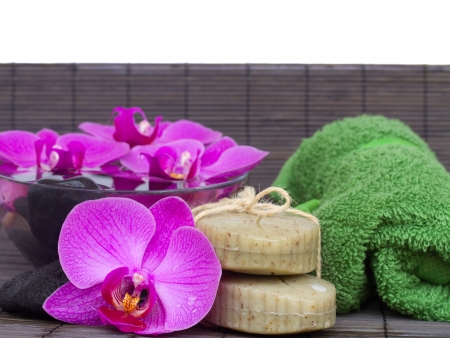 orchids  and spa settings on bamboo mat border isolated on white backgroundの写真素材