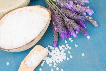 Lavender flowers  spa threatment - fresh flowers and aromatic salt on a  tableの写真素材
