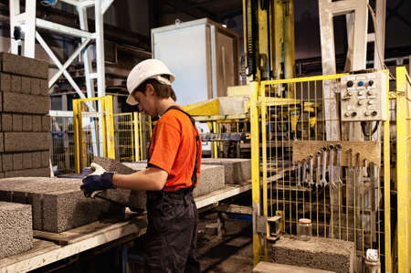 Factory loader at work

の写真素材