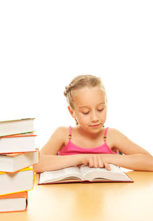 Young schoolgirl reading a book

の写真素材