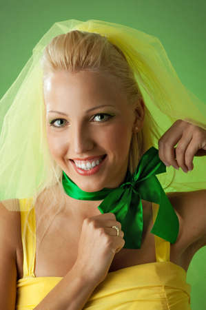 Picture of a happy funny bride

の写真素材