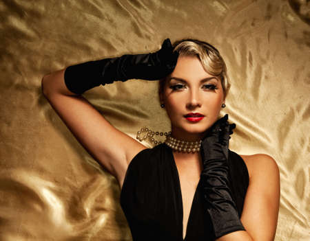Lovely woman retro portrait

の写真素材