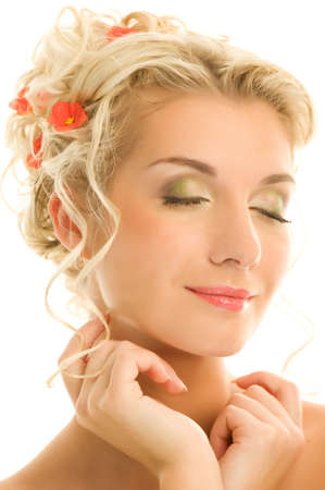 Beautiful young woman with fresh spring flowers in her hair.
の写真素材
